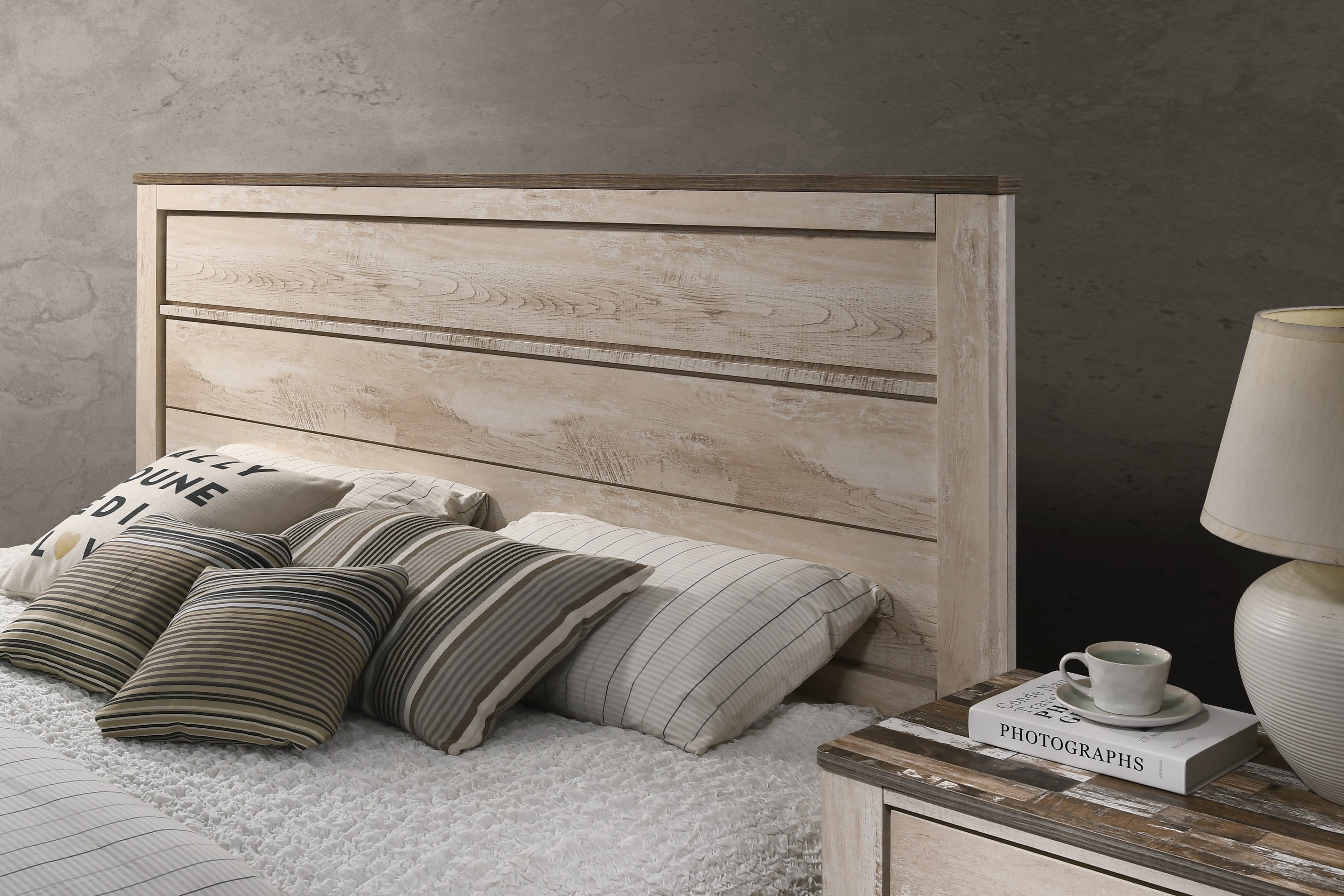 Qraawla Contemporary White Wash Finish 5-Piece Bedroom Set-King Bed, Dresser, Mirror, 2 Nightstands