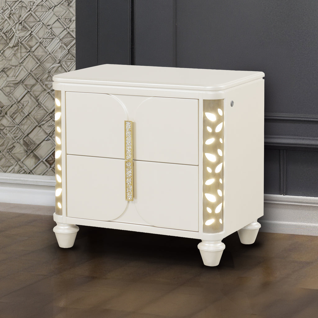 Cinderella Traditional 4 Pc Queen Bedroom Set with LED Lighting, Upholstered Bed and Gold Accents in Beige