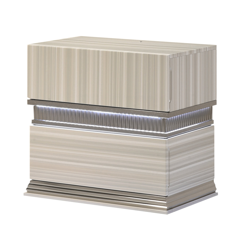 Leonor Modern Queen 4Pc Bedroom Set Made with Wood and LED Lighting in Gray with Clean Linear Detailing