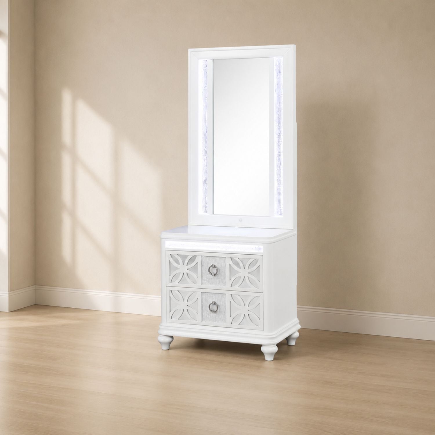 Abigale Queen 4Pc Bedroom Set with Mirror Top Nightstand made with wood, Footboard Drawers in White