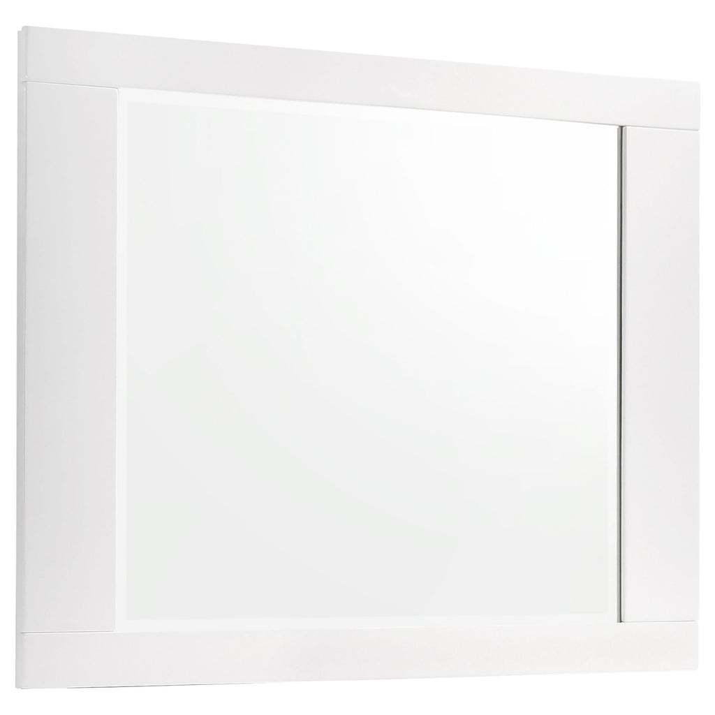 Dulcey White High Gloss 5-piece Full Bedroom Set
