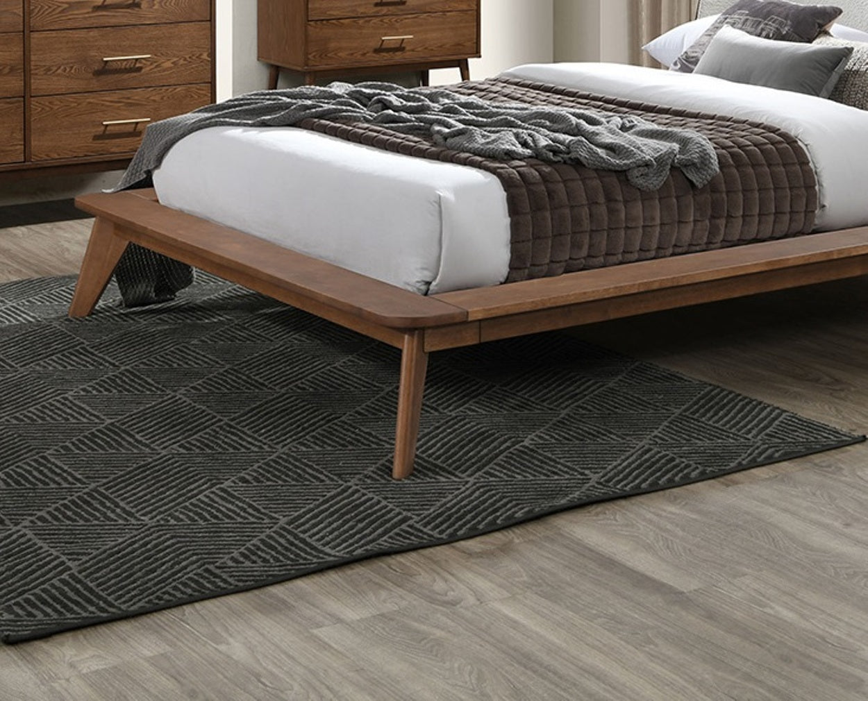 Gorgeous Walnut 3pc Bedroom Set King Size Bed 2x Nightstands Beige Upholstered Fabric Winged Edge Panel HB Mid-Century Modern Style